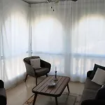 Sandra Floor Escape شقة